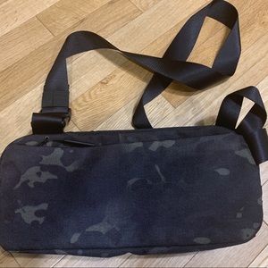 AER sling chest bag dark camo